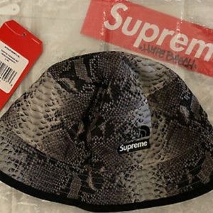 Supreme x TNF Reversible Snakeskin Bucket Hat